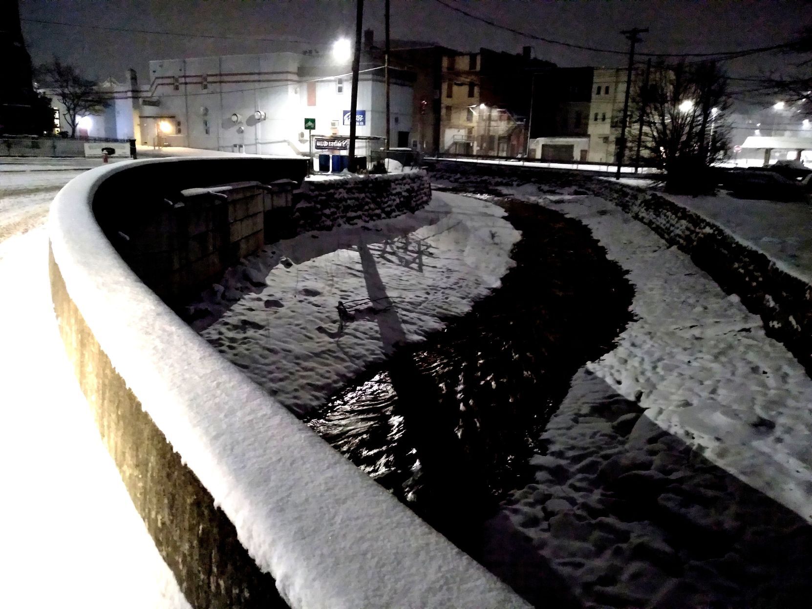 Snowy curves